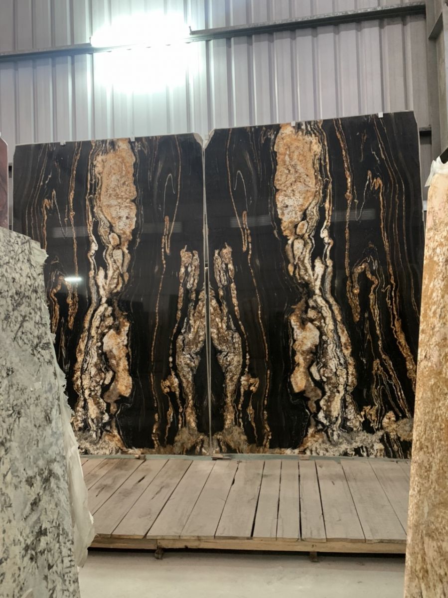 Đá Granite Màu Đen Đối Xứng Ốp Tường 