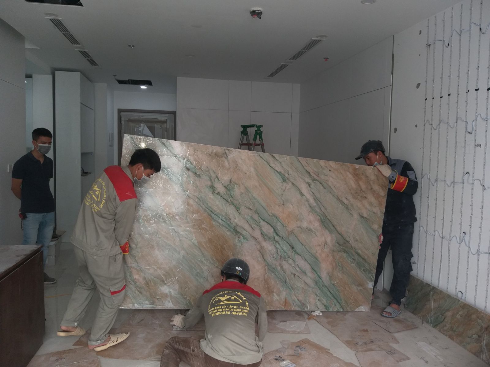 Thi công, lắp đặt tranh đá xuyên sáng onyx